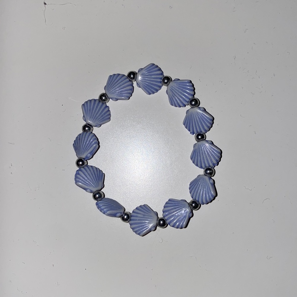 Blue shell bracelet, perfect for summer!